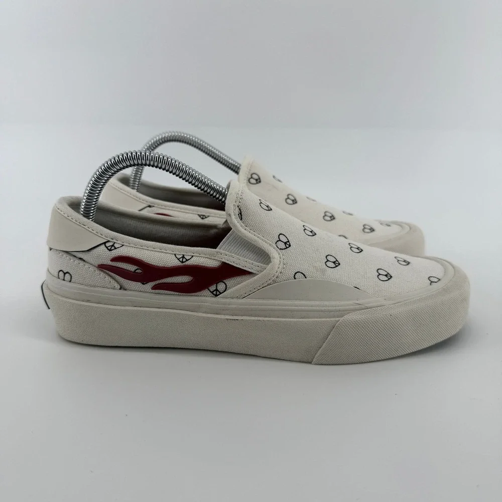 Straye Ventura Boo Johnson Mens 7.5 Cream Peace Love Flame Slip On Sneakers